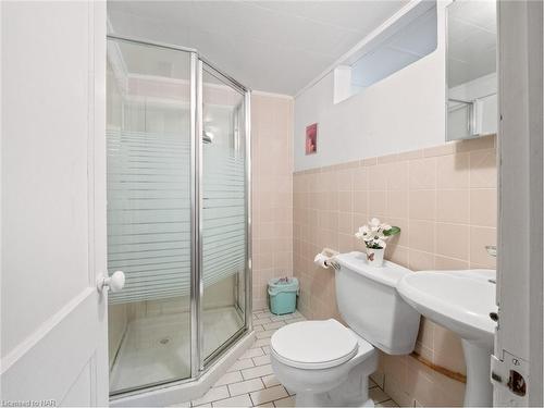 43 Mary Street, Fort Erie, ON - Indoor Photo Showing Bathroom