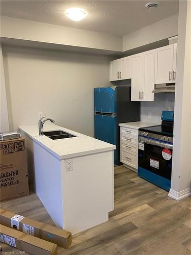 75-6705 Cropp Street, Niagara Falls, ON - Indoor Photo Showing Kitchen