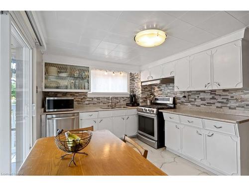 434 Scholfield Avenue N, Welland, ON - Indoor Photo Showing Kitchen