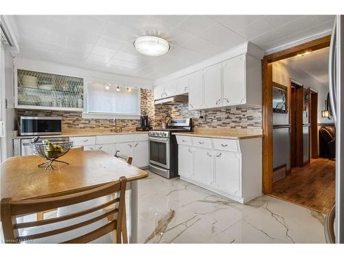 434 Scholfield Avenue N, Welland, ON - Indoor Photo Showing Kitchen