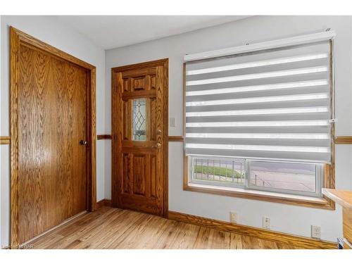 434 Scholfield Avenue N, Welland, ON - Indoor Photo Showing Living Room