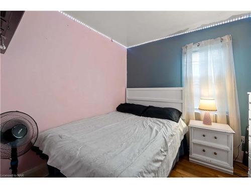 434 Scholfield Avenue N, Welland, ON - Indoor Photo Showing Bedroom