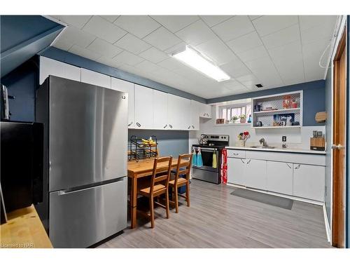 434 Scholfield Avenue N, Welland, ON - Indoor Photo Showing Kitchen