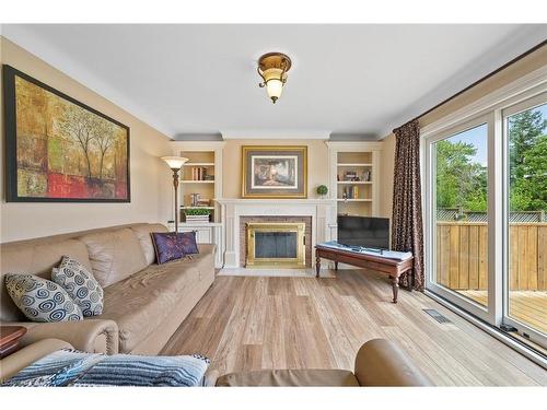 505 Vine Street, St. Catharines, ON - Indoor Photo Showing Living Room With Fireplace