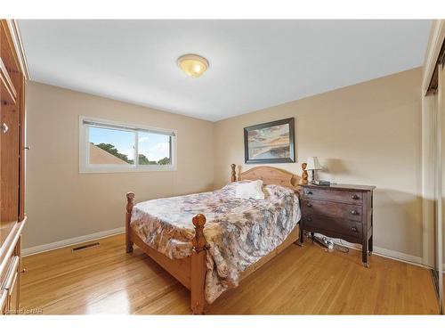 505 Vine Street, St. Catharines, ON - Indoor Photo Showing Bedroom