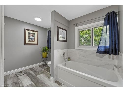 505 Vine Street, St. Catharines, ON - Indoor Photo Showing Bathroom