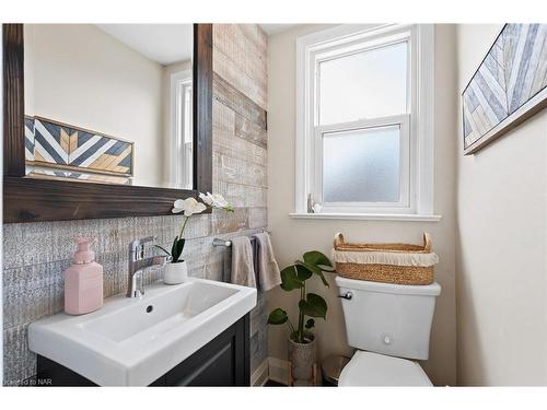 20 Edgedale Road, St. Catharines, ON - Indoor Photo Showing Bathroom