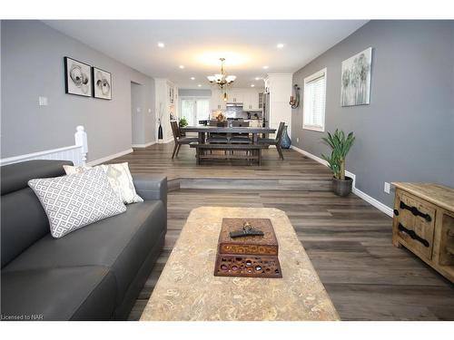 63 Catherine Street, Fort Erie, ON - Indoor Photo Showing Living Room