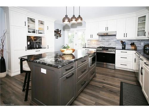 63 Catherine Street, Fort Erie, ON - Indoor Photo Showing Kitchen With Upgraded Kitchen