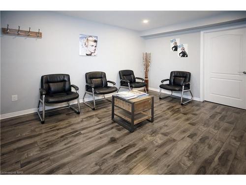 63 Catherine Street, Fort Erie, ON - Indoor Photo Showing Living Room