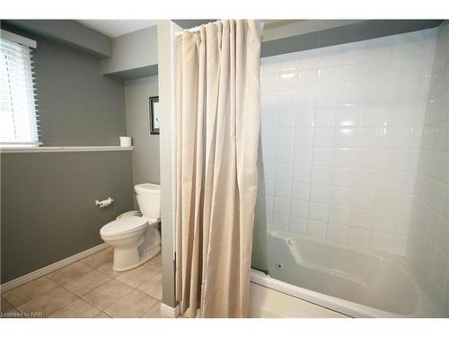 63 Catherine Street, Fort Erie, ON - Indoor Photo Showing Bathroom