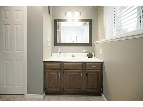 63 Catherine Street, Fort Erie, ON - Indoor Photo Showing Bathroom