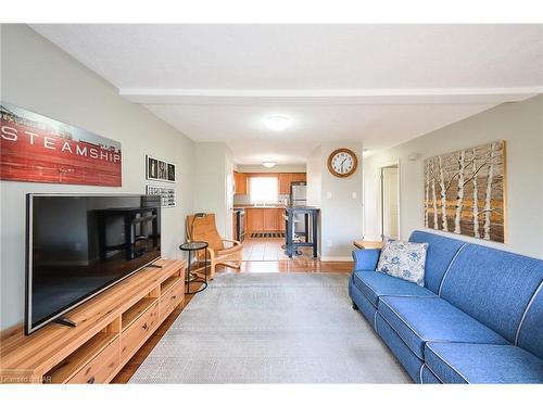 98-8141 Coventry Road, Niagara Falls, ON - Indoor Photo Showing Living Room