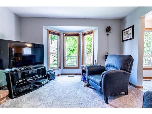 123 1/2 Keefer Road, Thorold, ON - Indoor Photo Showing Living Room