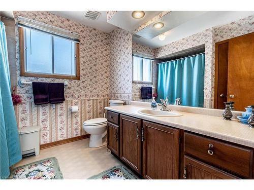 123 1/2 Keefer Road, Thorold, ON - Indoor Photo Showing Bathroom