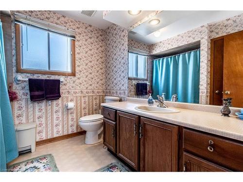 123 1/2 Keefer Road, Thorold, ON - Indoor Photo Showing Bathroom