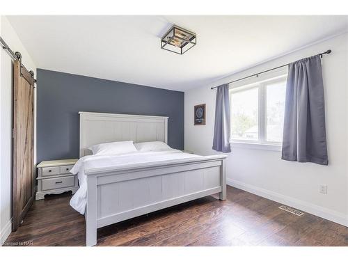 65 Talbot Avenue, Welland, ON - Indoor Photo Showing Bedroom