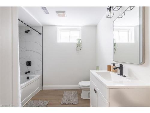 65 Talbot Avenue, Welland, ON - Indoor Photo Showing Bathroom