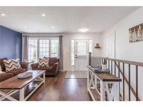 65 Talbot Avenue, Welland, ON - Indoor Photo Showing Living Room