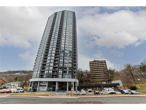 1704-150 Charlton Avenue E, Hamilton, ON - Outdoor With Facade