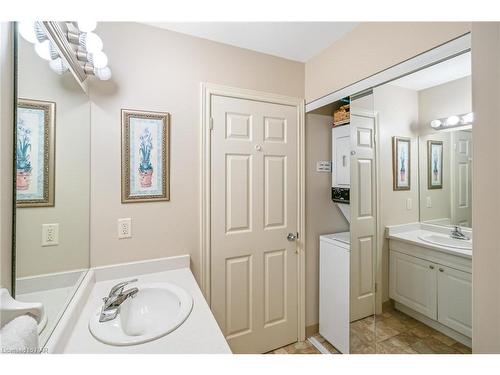 50 Portal Drive, Port Colborne, ON - Indoor Photo Showing Bathroom