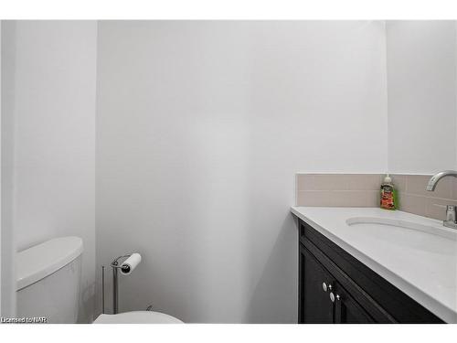 17 Barbican Trail, St. Catharines, ON - Indoor Photo Showing Bathroom