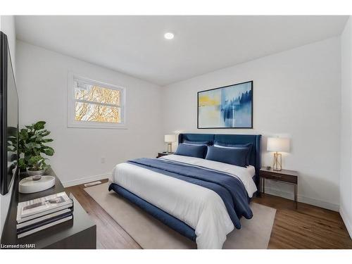 17 Barbican Trail, St. Catharines, ON - Indoor Photo Showing Bedroom