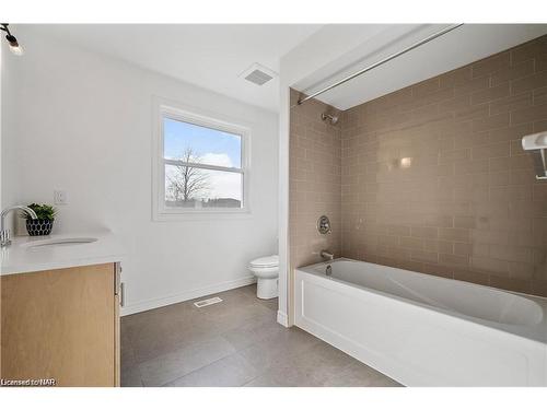 17 Barbican Trail, St. Catharines, ON - Indoor Photo Showing Bathroom
