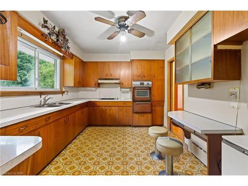 20 Cedar Street, Port Colborne, ON - Indoor Photo Showing Kitchen With Double Sink