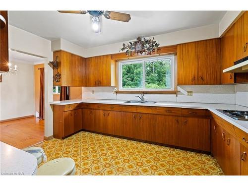 20 Cedar Street, Port Colborne, ON - Indoor Photo Showing Kitchen With Double Sink