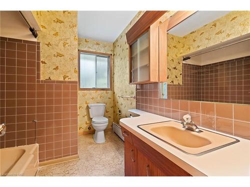 20 Cedar Street, Port Colborne, ON - Indoor Photo Showing Bathroom