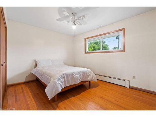 20 Cedar Street, Port Colborne, ON - Indoor Photo Showing Bedroom