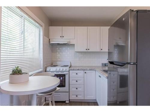 23 Hainer Street, St. Catharines, ON - Indoor Photo Showing Kitchen