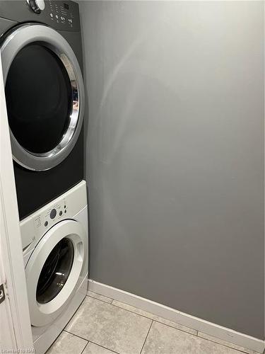 31 Lampman Crescent, Thorold, ON - Indoor Photo Showing Laundry Room