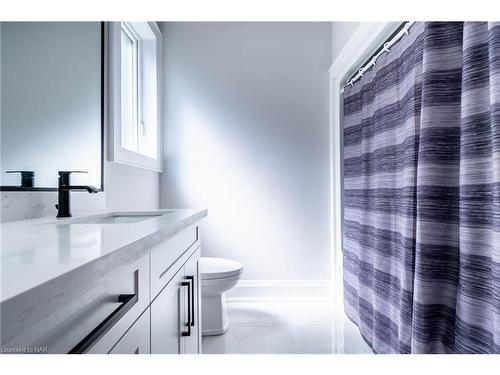 1156 Line Avenue, Fonthill, ON - Indoor Photo Showing Bathroom
