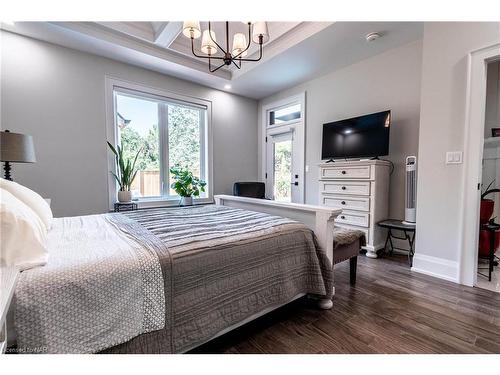 1156 Line Avenue, Fonthill, ON - Indoor Photo Showing Bedroom