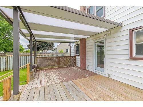 5701 Strathmore Crescent, Niagara Falls, ON - Outdoor With Deck Patio Veranda With Exterior