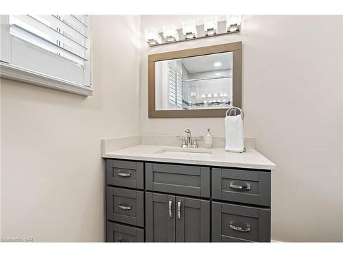 4110 Glenayr Avenue, Niagara Falls, ON - Indoor Photo Showing Bathroom