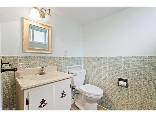 4110 Glenayr Avenue, Niagara Falls, ON - Indoor Photo Showing Bathroom