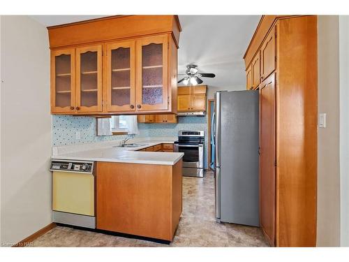 4110 Glenayr Avenue, Niagara Falls, ON - Indoor Photo Showing Kitchen