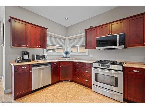 2663 Thompson Road, Niagara Falls, ON - Indoor Photo Showing Kitchen