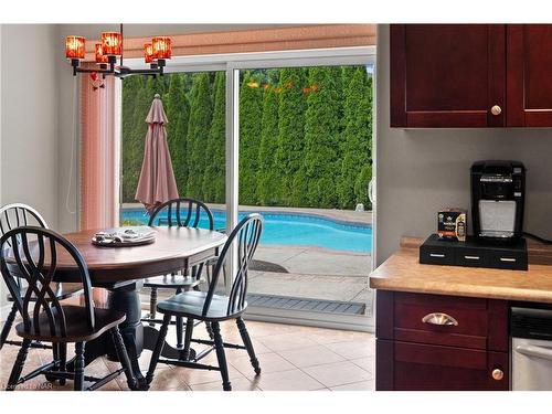 2663 Thompson Road, Niagara Falls, ON - Indoor Photo Showing Dining Room