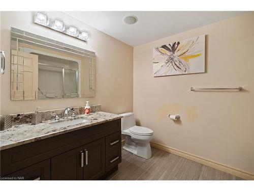 2663 Thompson Road, Niagara Falls, ON - Indoor Photo Showing Bathroom