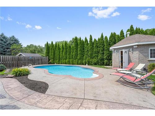 2663 Thompson Road, Niagara Falls, ON - Outdoor With In Ground Pool