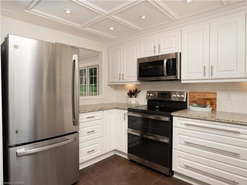 43 Tremont Drive, St. Catharines, ON - Indoor Photo Showing Kitchen With Upgraded Kitchen