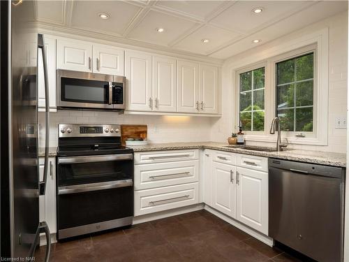 43 Tremont Drive, St. Catharines, ON - Indoor Photo Showing Kitchen