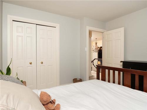 43 Tremont Drive, St. Catharines, ON - Indoor Photo Showing Bedroom