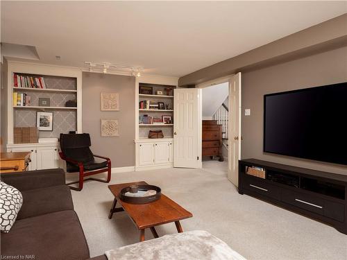 43 Tremont Drive, St. Catharines, ON - Indoor Photo Showing Living Room