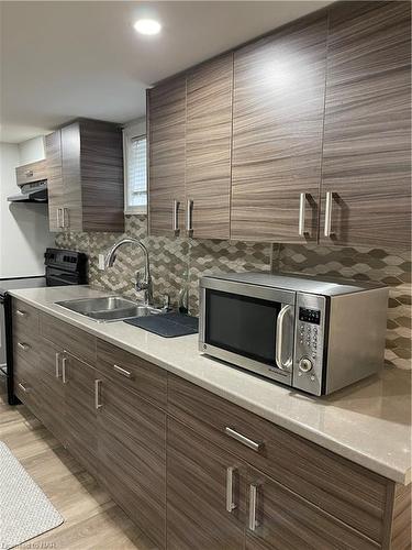 Lower-4961 Armoury Street, Niagara Falls, ON - Indoor Photo Showing Kitchen With Double Sink With Upgraded Kitchen