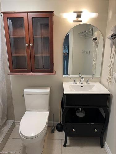 Lower-4961 Armoury Street, Niagara Falls, ON - Indoor Photo Showing Bathroom